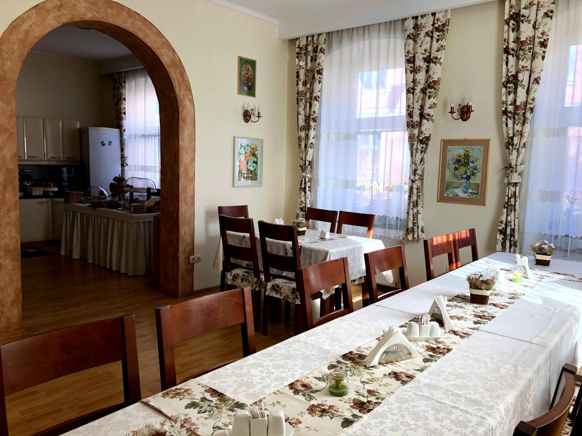 Pensiunea Lucia Sfântu-Gheorghe Esterno foto